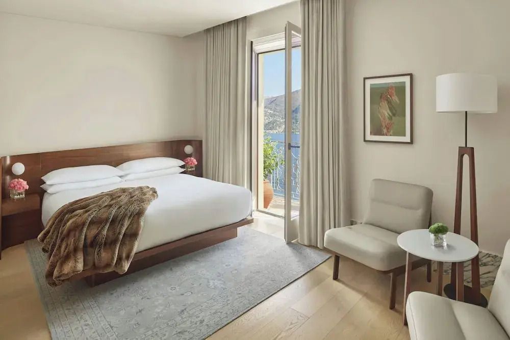 Modernes Superior Doppelzimmer mit Seeblick und stilvoller Einrichtung