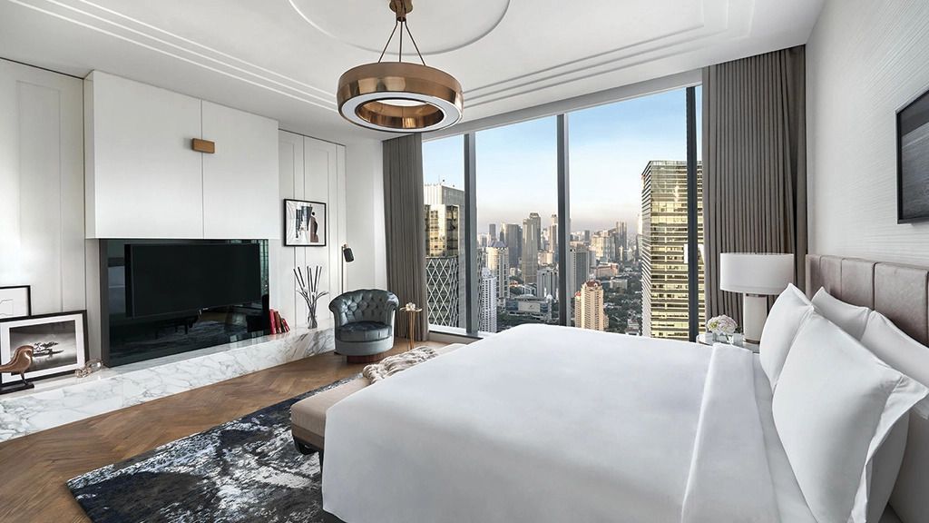 Schlafzimmer mit Stadtblick und modernen Annehmlichkeiten