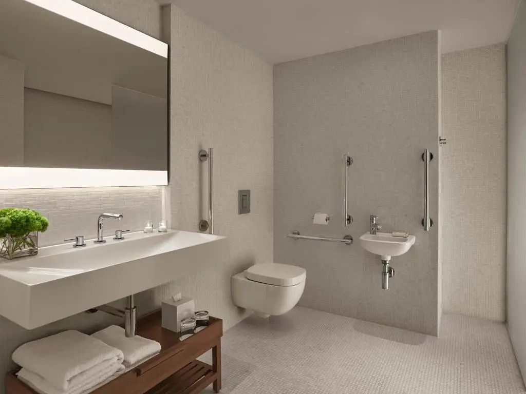Elegantes Badezimmer mit modernen Armaturen und stilvollem Interieur.
