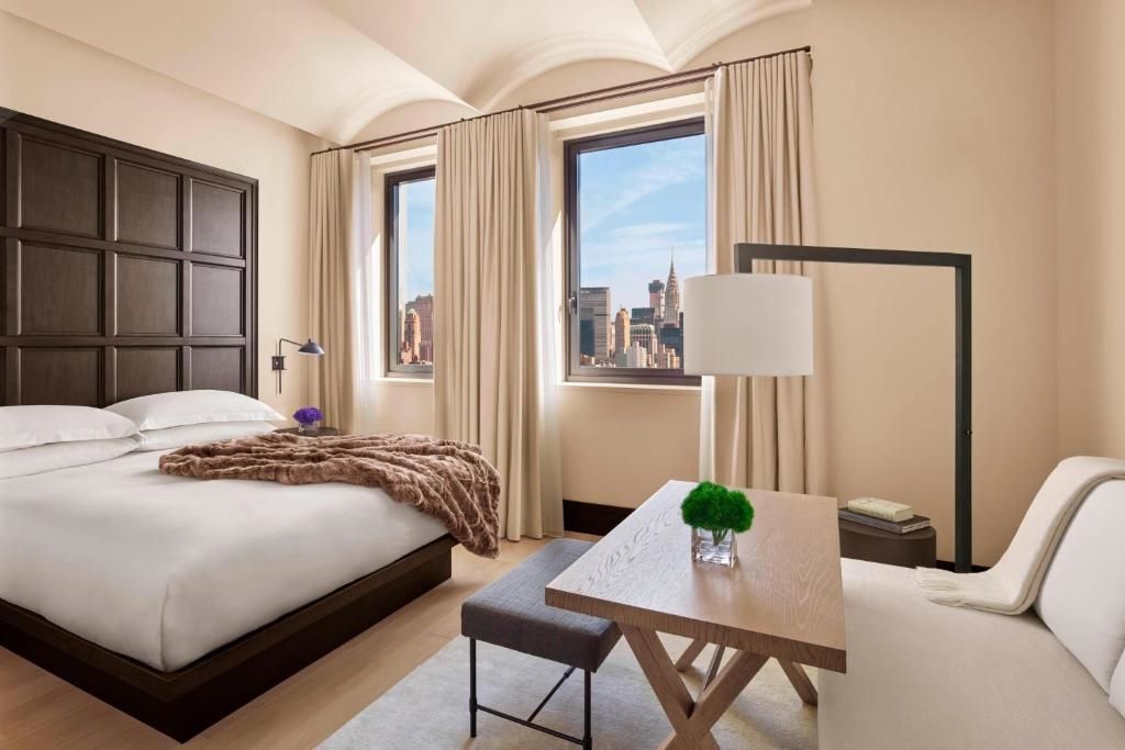 Modernes Superior Doppelzimmer mit Stadtblick und elegantem Dekor
