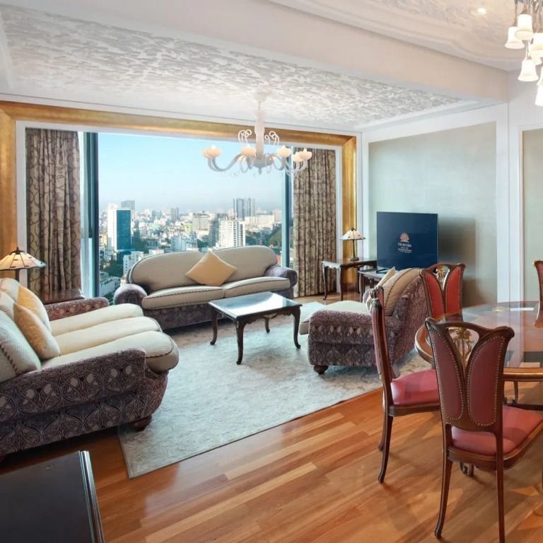 Große Suite mit zwei Schlafzimmern und Panoramablick in Saigon gemütlich eingerichtet