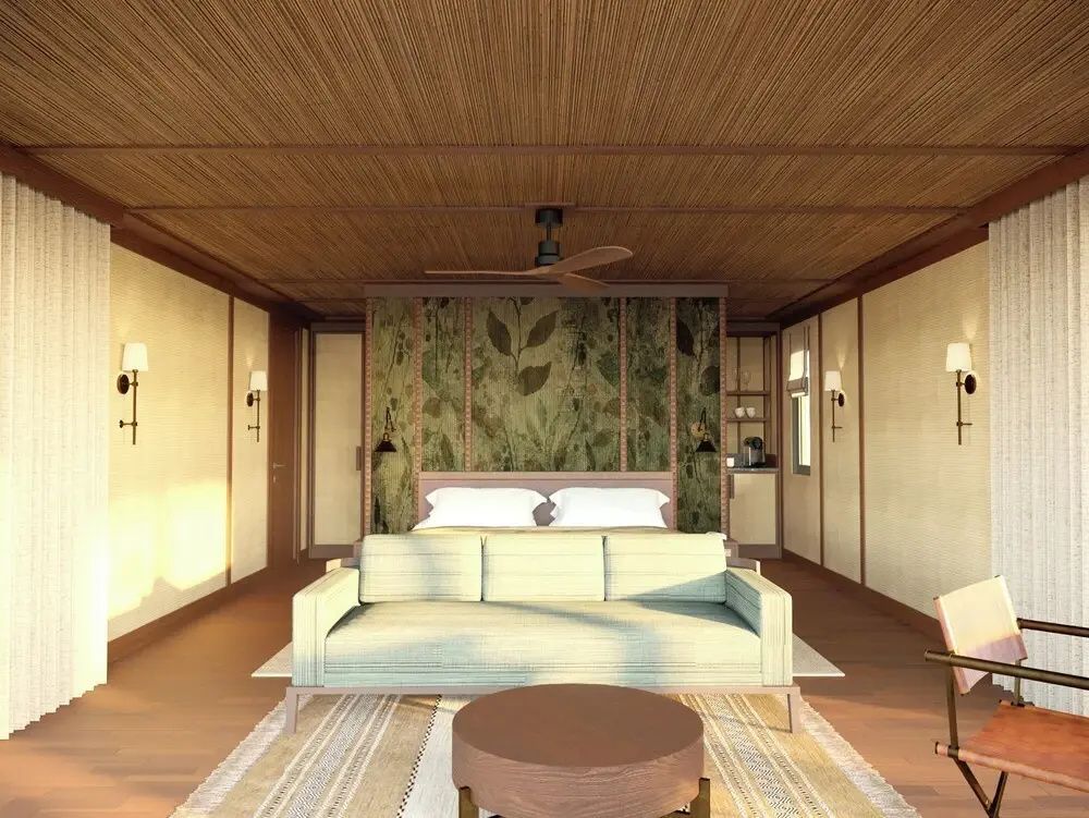 Geräumiges Zimmer mit Sofa und Holzelementen