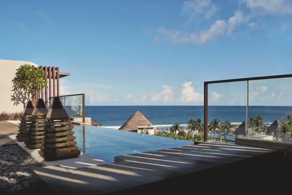Infinity Pool mit Meerblick in der Sky Doppel Villa