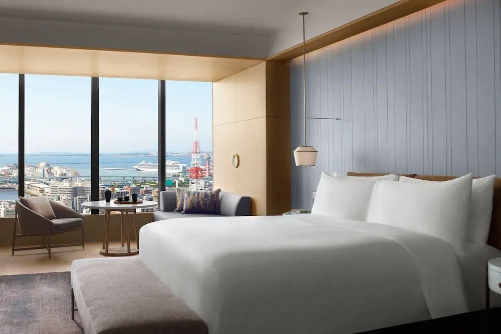 Modernes Doppelzimmer mit Blick auf die Bucht von Hakata, komfortables Doppelbett