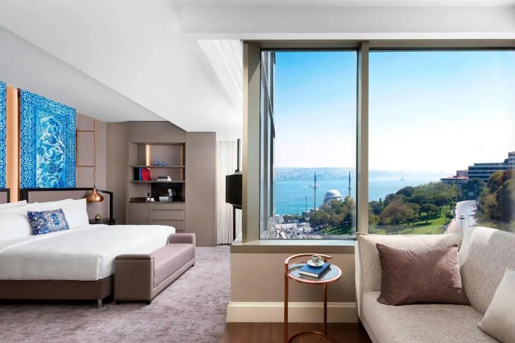 Helles Premium Zimmer mit modernem Design und Ausblick auf Istanbul