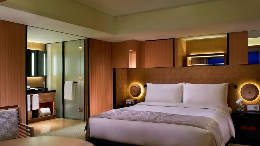 Elegantes Deluxe Doppelzimmer mit modernem japanischen Design und Doppelbett.