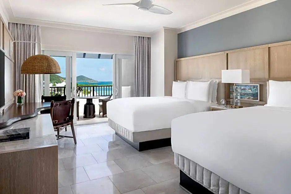 Luxuriöses Zimmer mit Wasserblick und zwei Betten im Ritz-Carlton St. Thomas