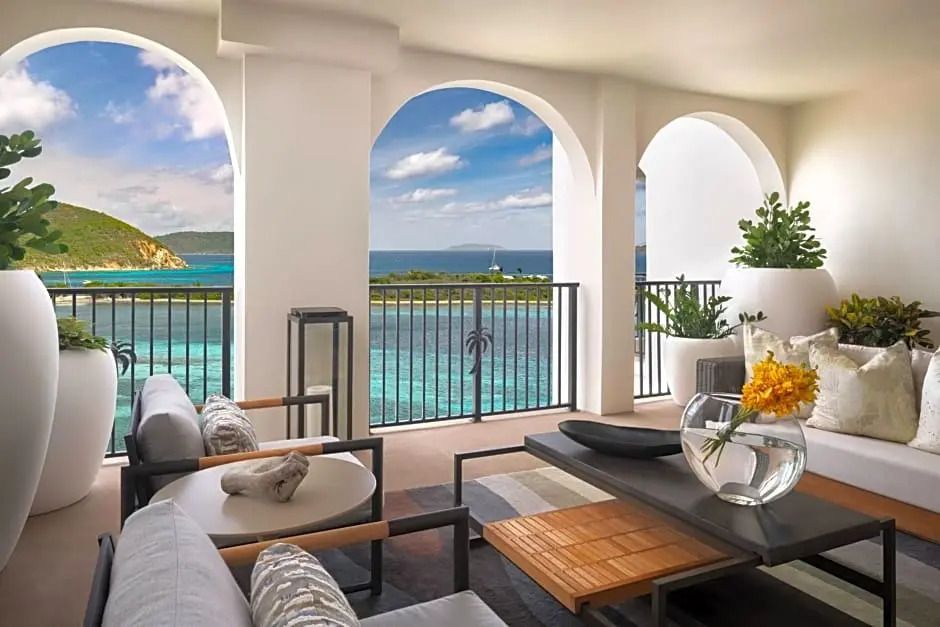 Terrasse mit spektakulärem Blick auf das Meer im Ritz-Carlton St. Thomas