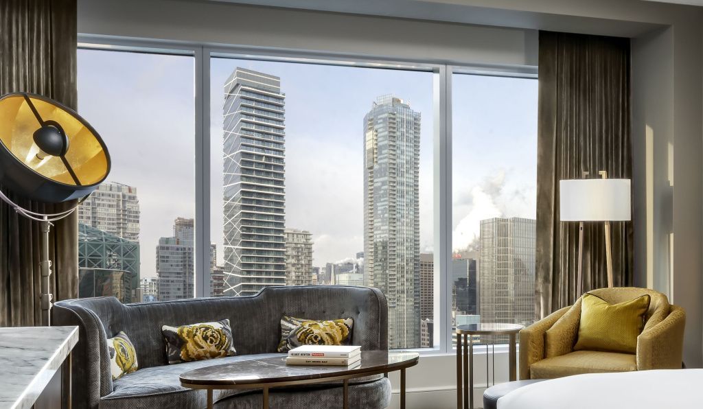 Sitzecke mit Panoramablick auf die Skyline von Toronto