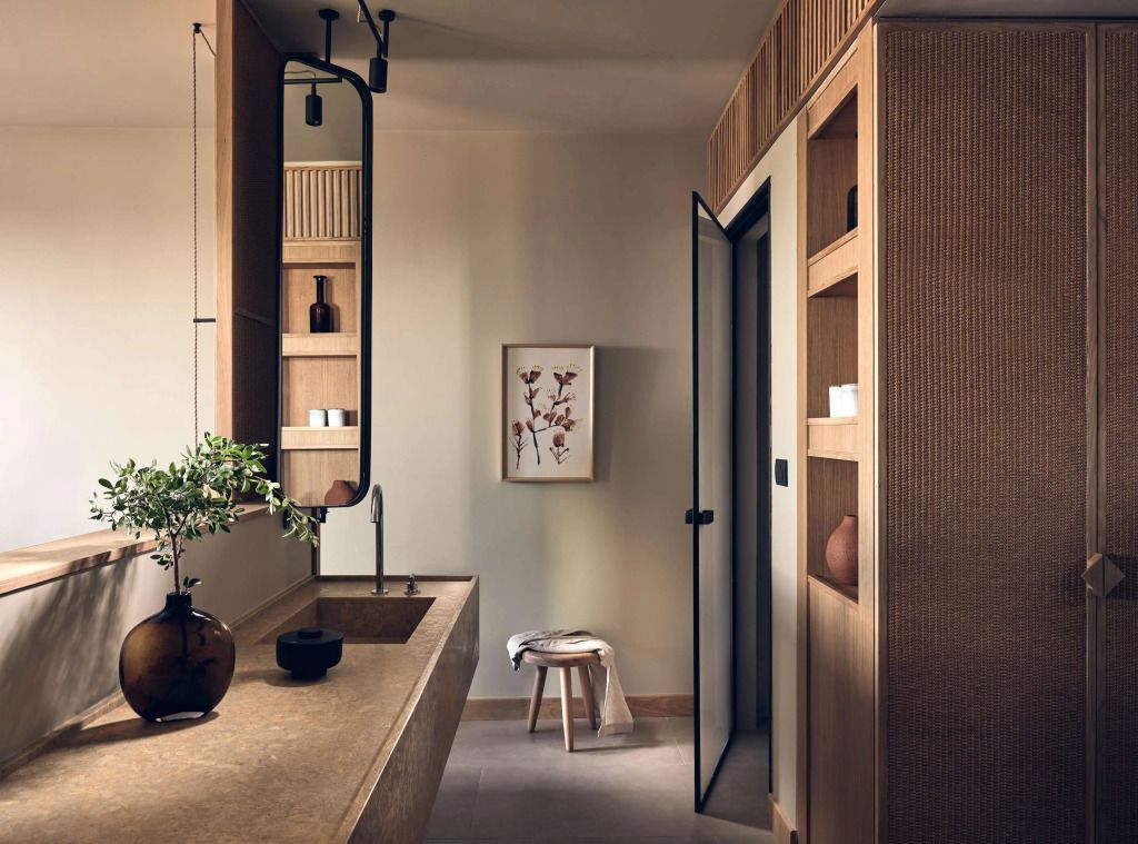 Stilvolle Badezimmereinrichtung im Deluxe Zimmer mit Pflanzenakzent