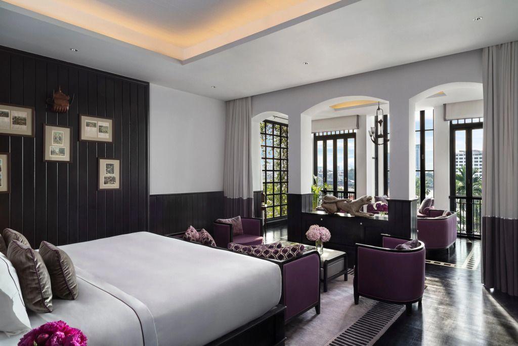 Luxuriöses Premier Suite Zimmer mit stilvollen Möbeln und Gartenblick