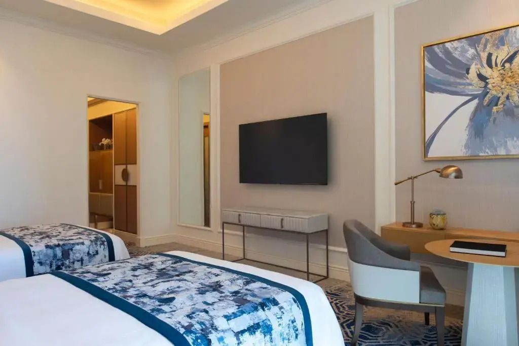 Grand Deluxe Zimmer mit modernen Annehmlichkeiten und stilvollem Interieur.