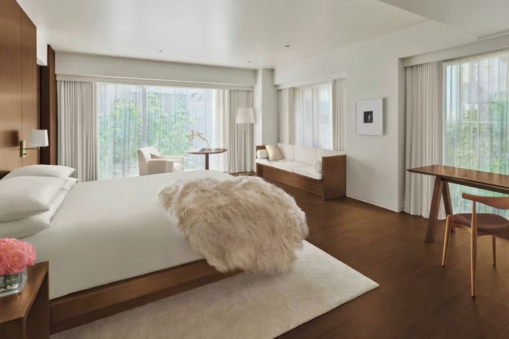 Geräumige Studio Suite mit Doppelbett und Stadtblick