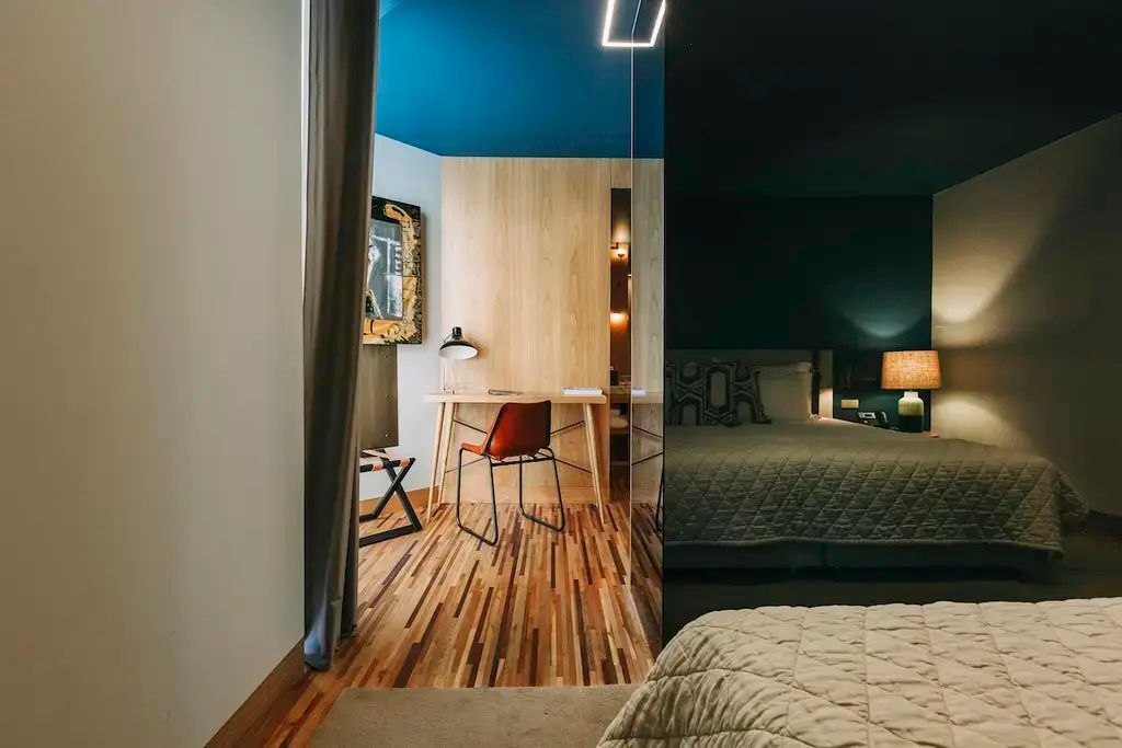 Luxuriöses Zimmer mit Schreibtischbereich im Hotel Torel Avantgarde