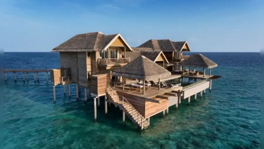 Vakkaru Maldives Over Water Villen über der türkisfarbenen Lagune