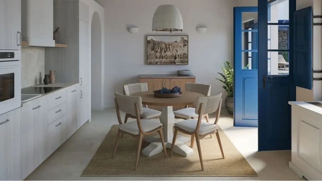 Moderner Essbereich mit rundem Tisch und stilvollen Stühlen in der Corinthian Villa