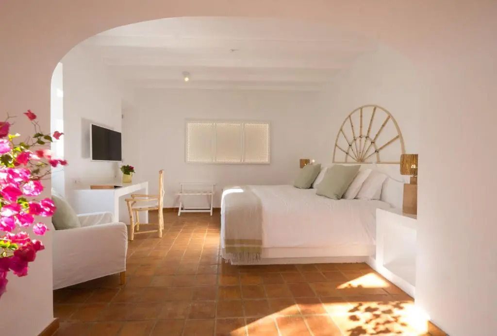 Geräumiges Doppelzimmer mit modernem Dekor und Sonnenlicht im Octant Vila Monte