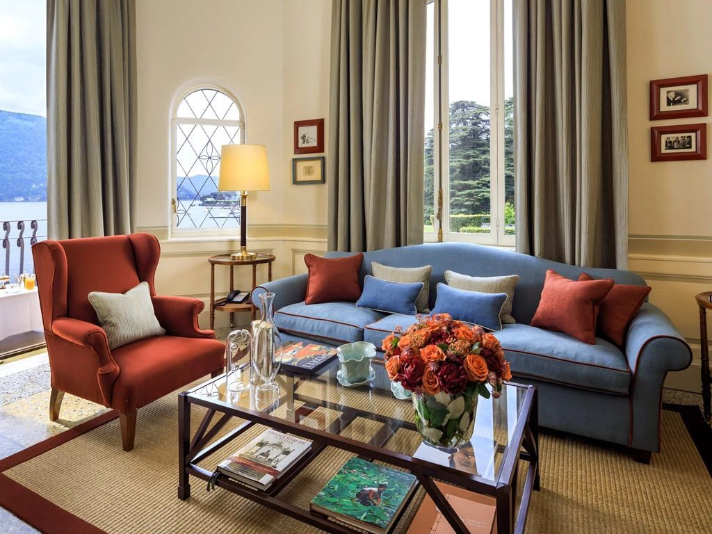 Wohnbereich im Hotel Villa d'Este mit eleganter Dekoration und bequemen Sitzmöbeln