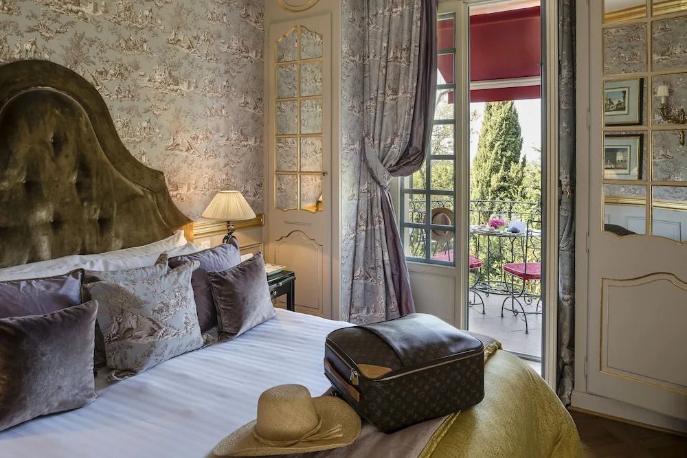 Gemütliches Superior Doppelzimmer mit Balkon und luxuriösen Akzenten