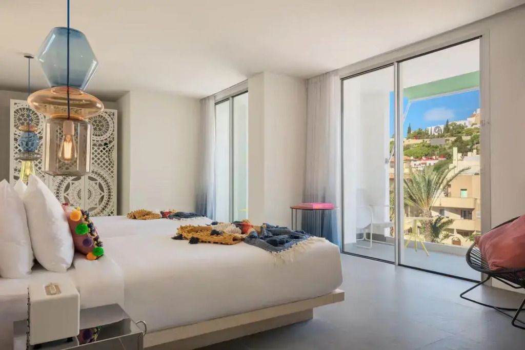 Doppelzimmer mit Balkon und Meerblick im W Ibiza