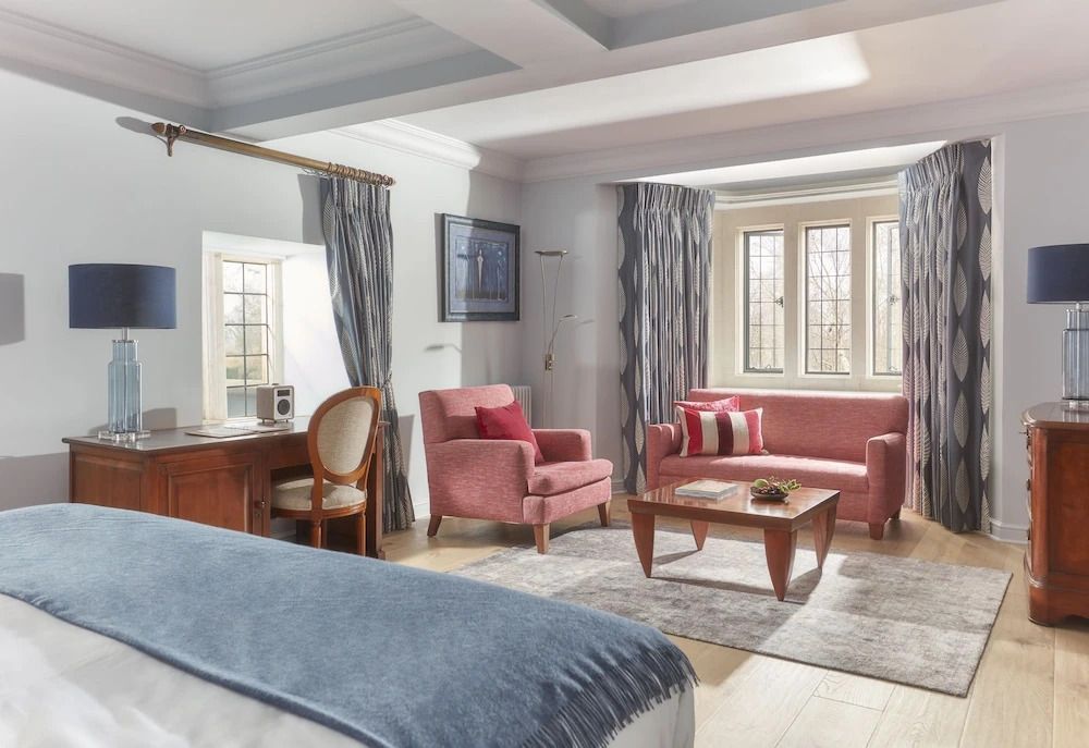 Ruhige Sitzecke mit Sofa und Sesseln im Superior Zimmer
