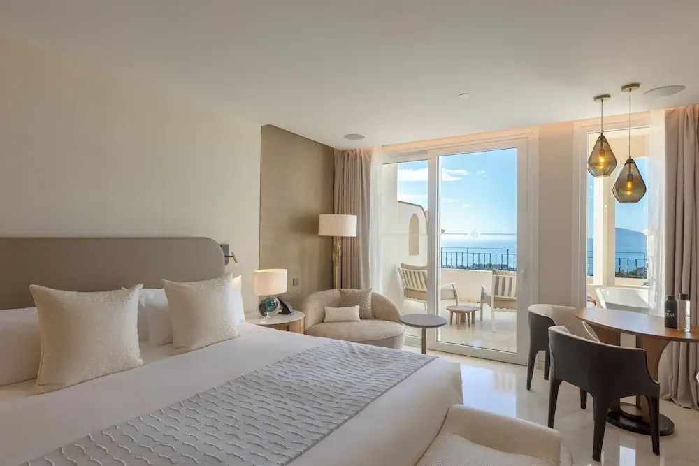 Premium Doppelzimmer mit Blick aufs Meer und Balkon