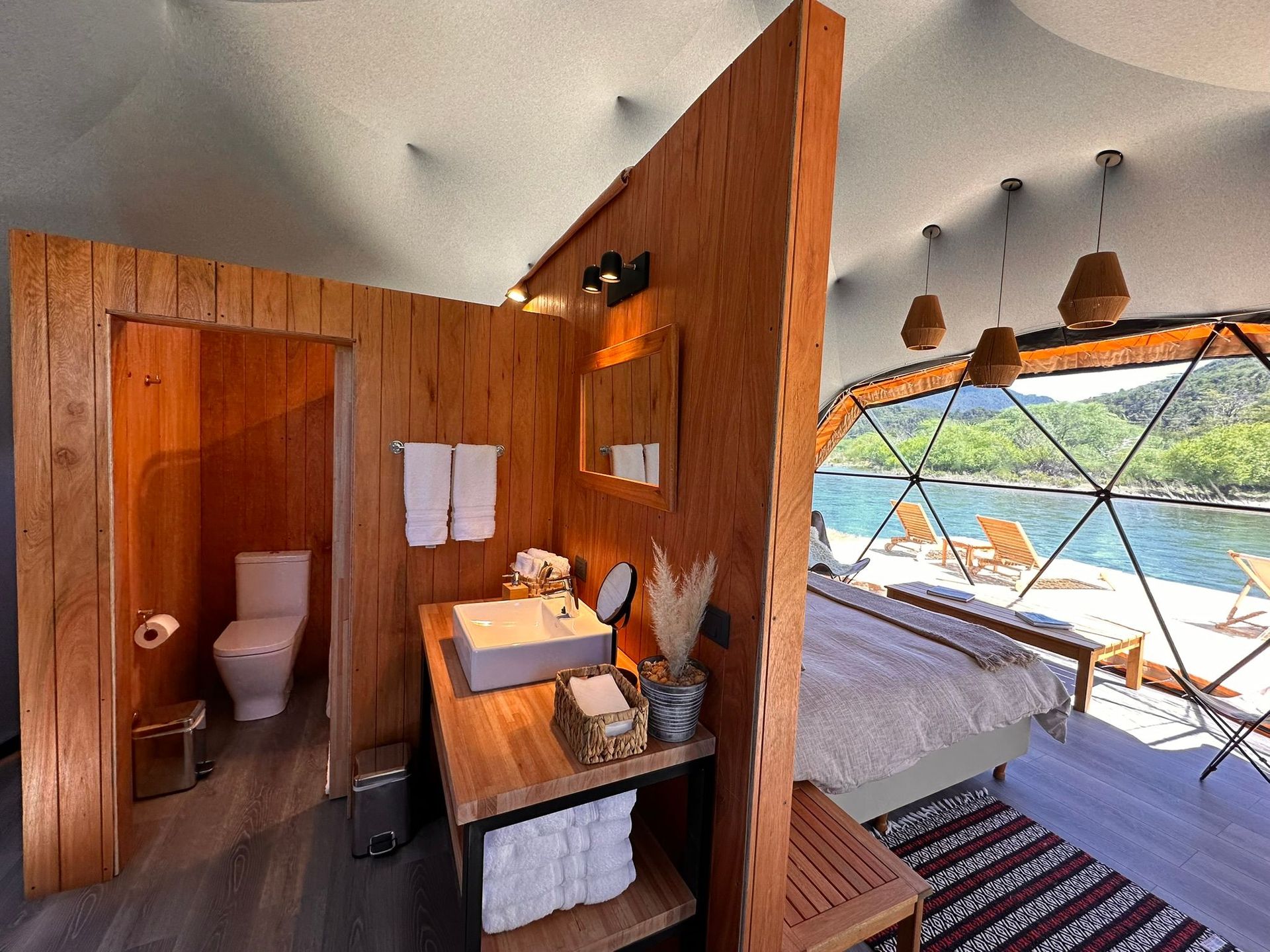 Deluxe Dome, Bild 3 von 3