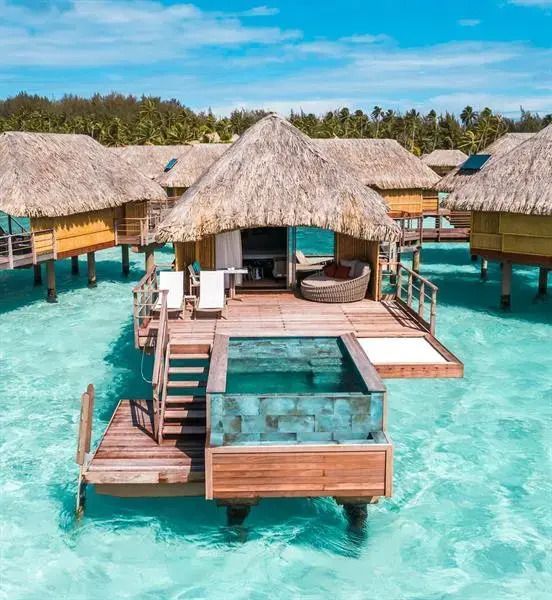 Überwasservilla mit privatem Pool und direktem Zugang zum Ozean