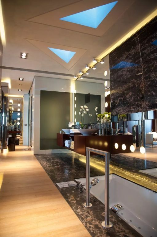 Elegantes Badezimmer mit hochwertigen Materialien