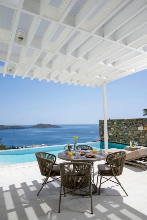 Terrasse mit Meerblick und privatem Infinity-Pool