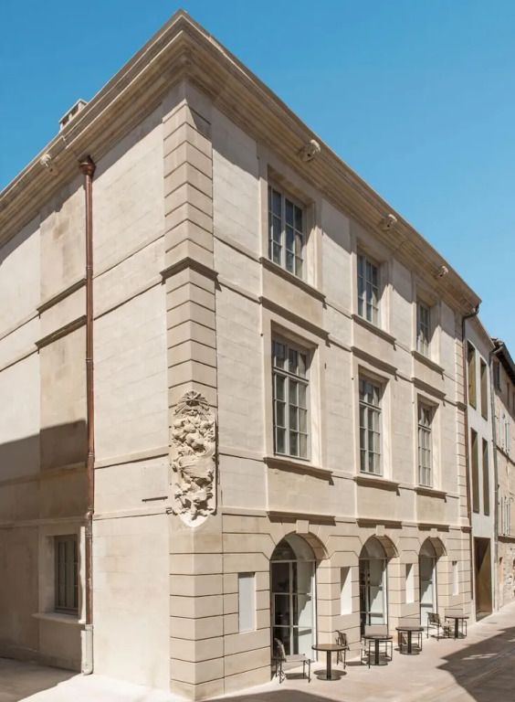 Historische Fassade des Hotel de Tourrel