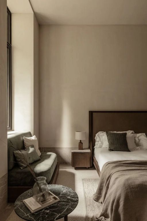 Gemütliches Standard Doppelzimmer mit Doppelbett und Sitzbereich