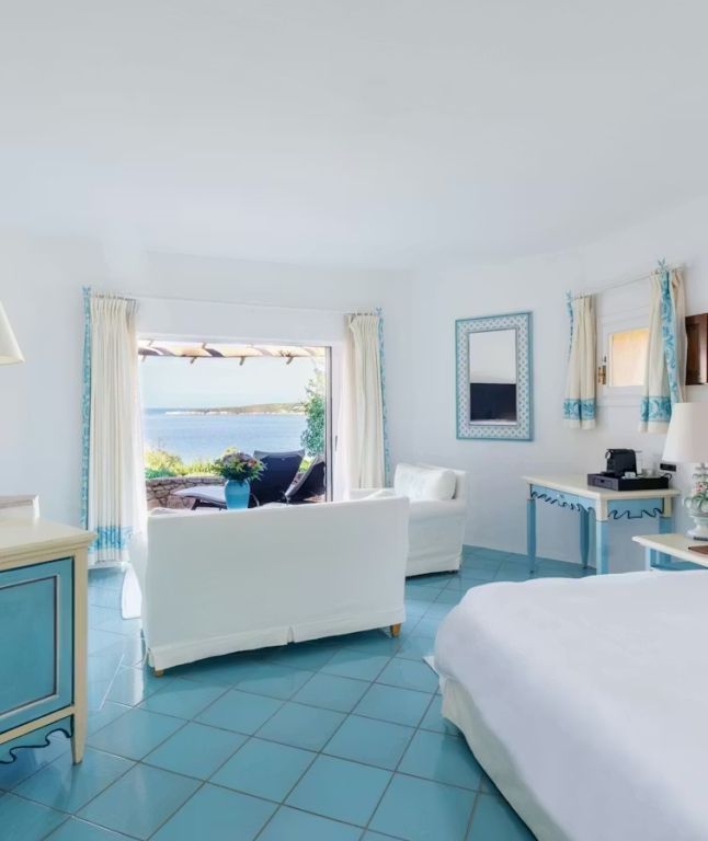 Geräumiges Premium Doppelzimmer mit Meerblick von der Terrasse
