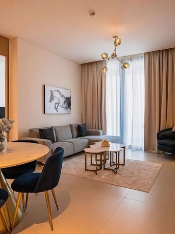 Elegantes Wohnzimmer mit Esstisch und modernen Möbeln