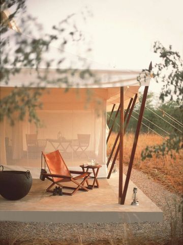 Private Terrasse mit Sitzgelegenheit im Zelt des Hotels Aman-i-Khas