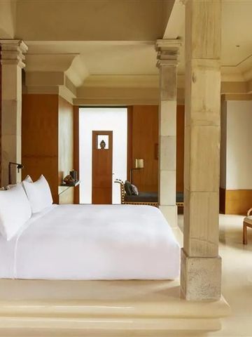 Harmonisch eingerichtetes Zimmer mit modernen Designelementen