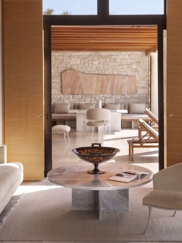 Schickes Wohnzimmerdesign mit direktem Zugang zur Terrasse