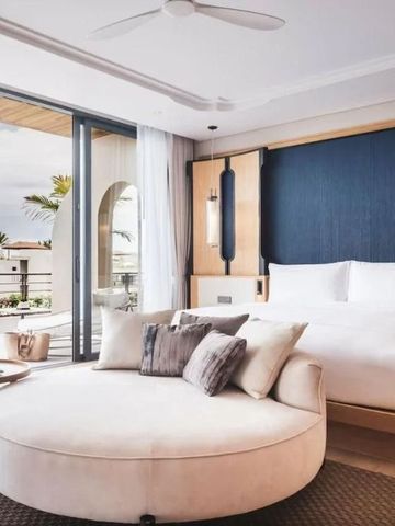 Elegantes Schlafzimmer mit modernem Design und Meerblick