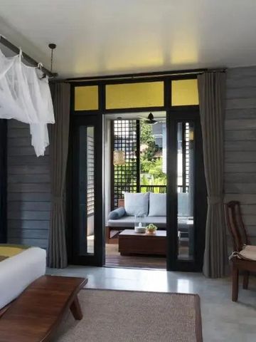 Luxuriöse Suite mit Himmelbett und Zugang zum privaten Gartenbereich