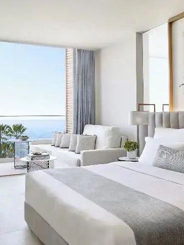 Geräumiges Zimmer mit Meerblick und stilvoller Inneneinrichtung