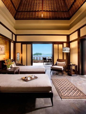 Zimmer mit zwei Betten und Meerblick im Banyan Tree Bintan Hotel