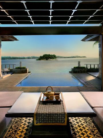 Luxuriöse Villa mit Blick auf Infinity-Pool und Meer bei Banyan Tree Bintan