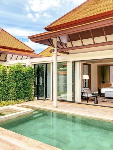 Luxusvilla mit privatem Pool und offenem Schlafzimmerblick