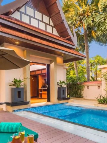 Exklusive Villa mit privatem Pool und Gartenmöbeln