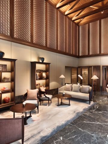Großzügige Lobby mit luxuriöser Gestaltung und elegantem Design.