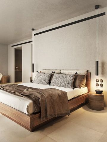 Geräumiges Zimmer in neutralen Tönen mit luxuriösem Bett