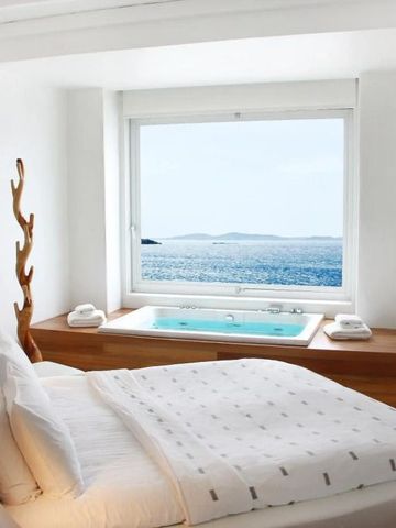 Zimmer mit Whirlpool und atemberaubendem Meerblick
