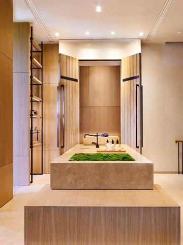 Modernes Spa mit minimalistischem Design und entspannender Atmosphäre