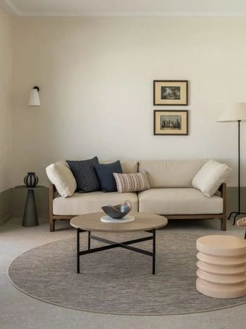 Gemütliche Sitzecke im Cosme Resort mit modernem Design und weichen Farbtönen
