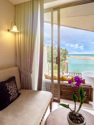 Sitzbereich mit Aussicht auf den Strand und Meer mit privatem Balkon